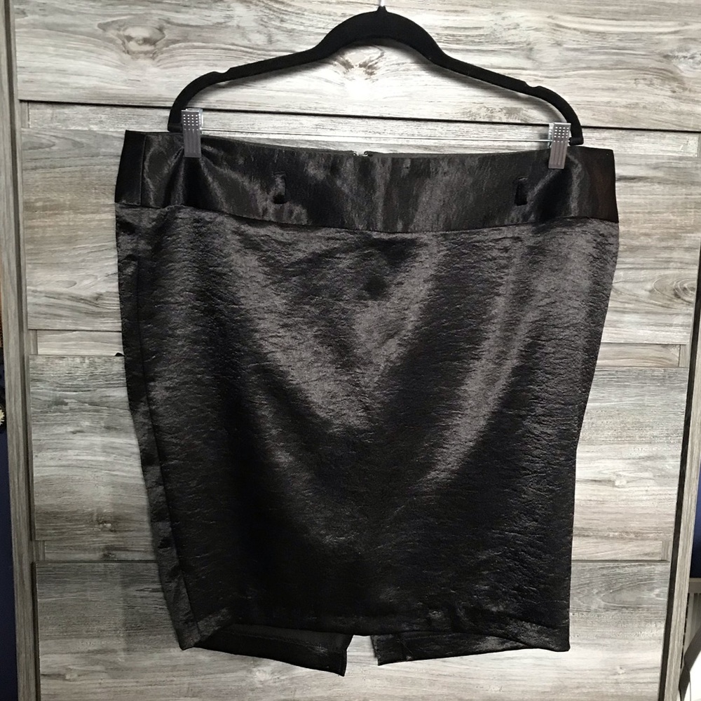 Torrid black fitted satin skirt Size 18